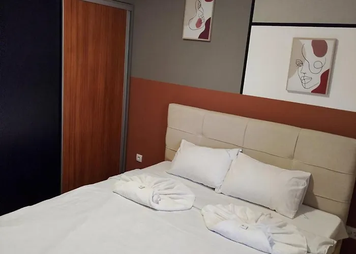 Delux Eleni Lejlighed